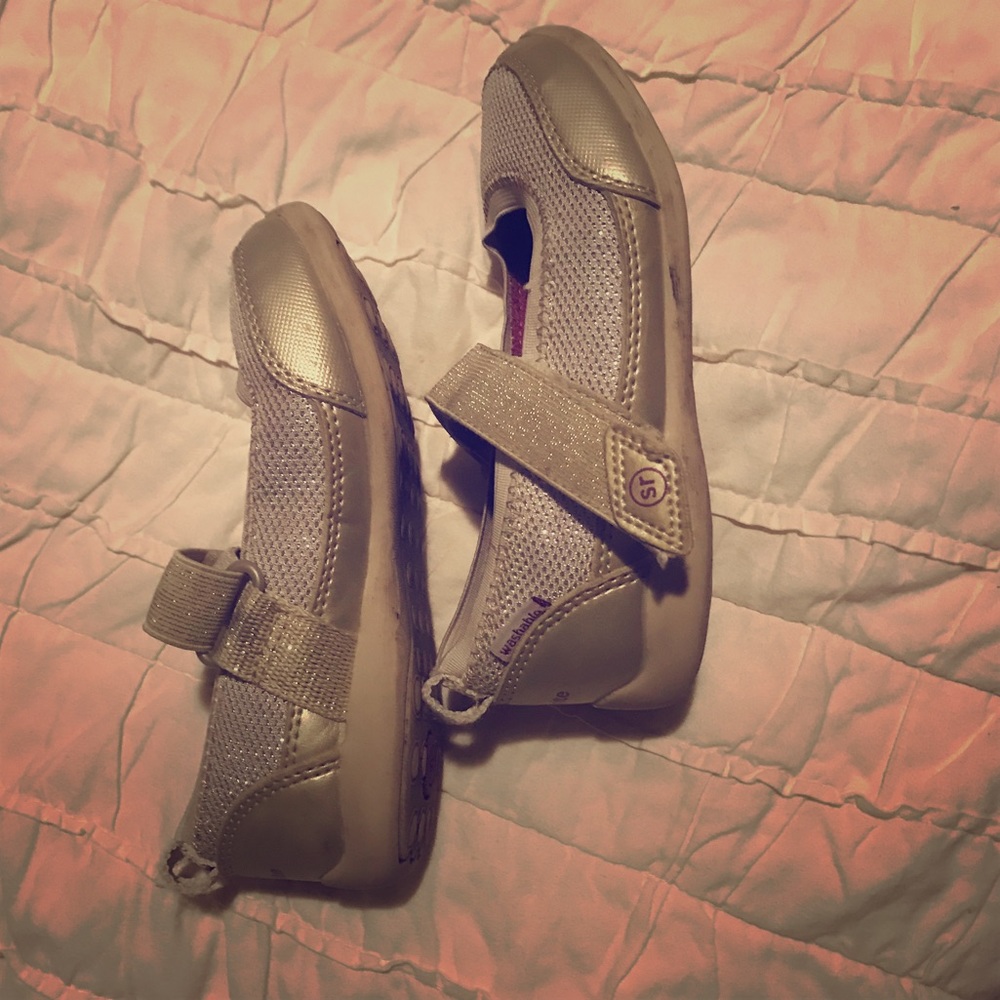 2 pairs of sneakers. GUC